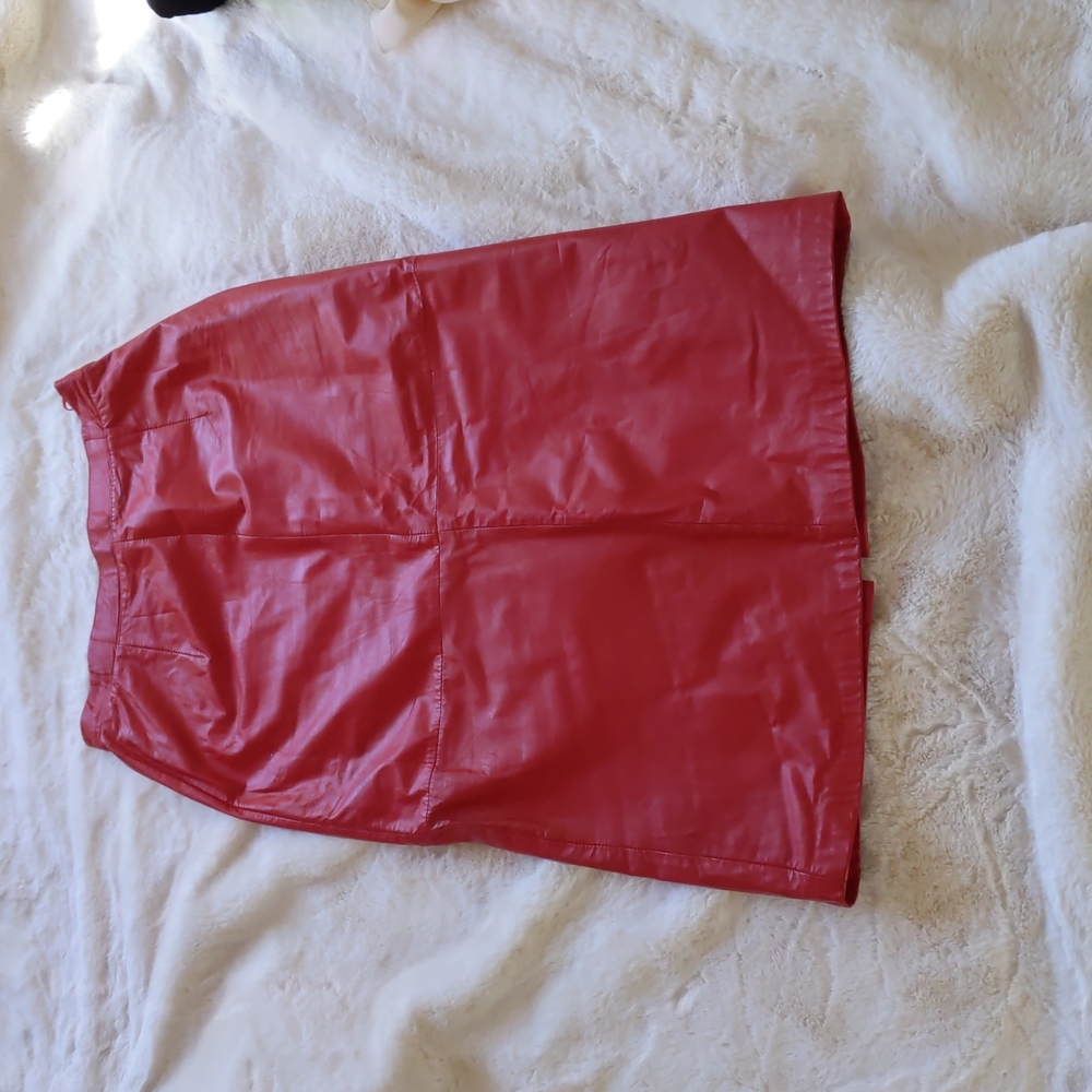 Fabolous RED leather skirt ❤️😋 in NEW condition! Beautiful slit in the back.